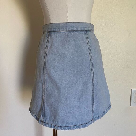 Urban Outfitters BDG Light Wash Denim Button-Front Mini Cargo Skirt Size XS - Picture 6 of 12